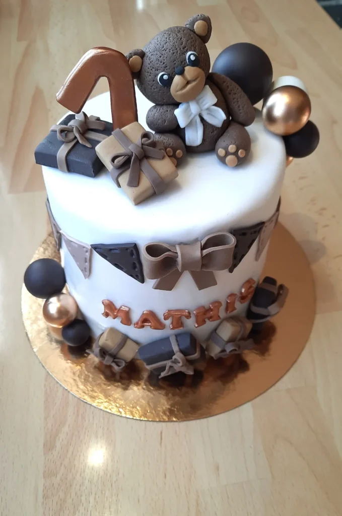 Cake design gâteau personnalisé anniversaire bébé – Z Pâtisserie