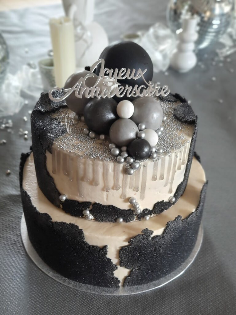 Gâteau d'anniversaire noir et argent – Z Pâtisserie